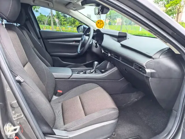 Mazda Axela — Фото автомобиля 16