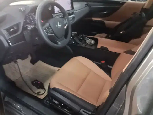 Lexus ES — Фото автомобиля 14
