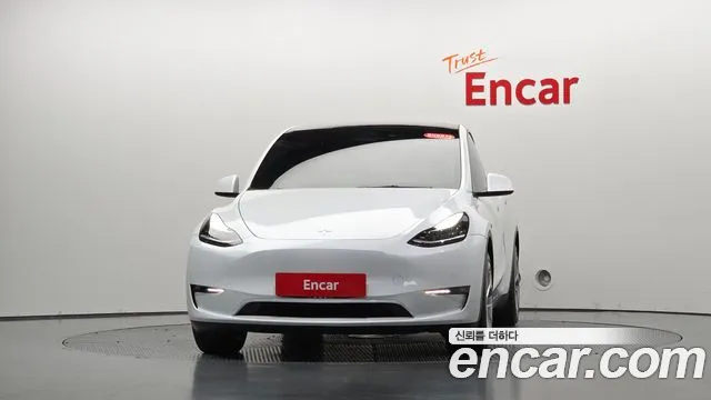 Tesla Model Y — Фото автомобиля 2