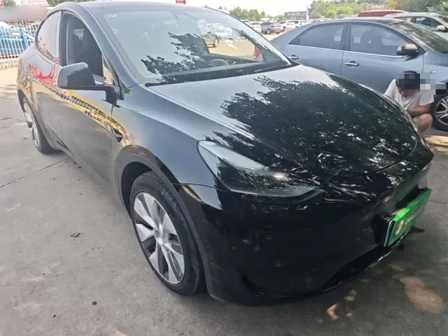 Tesla Model Y — Фото автомобиля 3