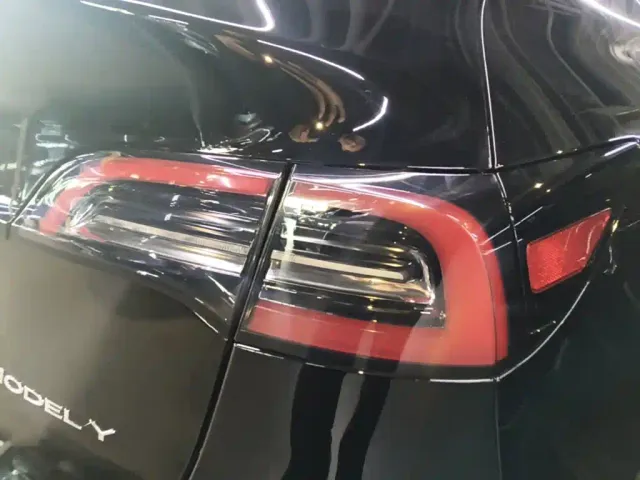Tesla Model Y — Фото автомобиля 7