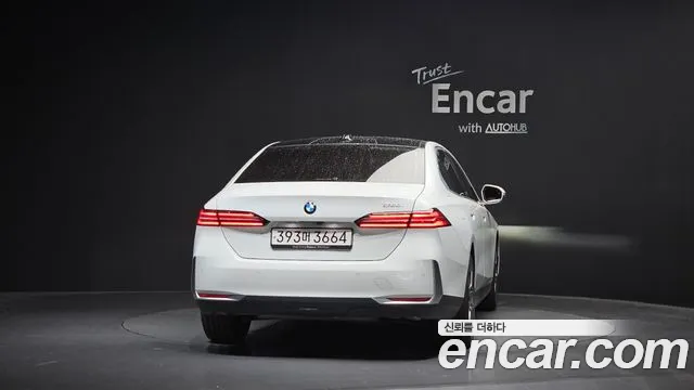 BMW 5-Series — Фото автомобиля 4