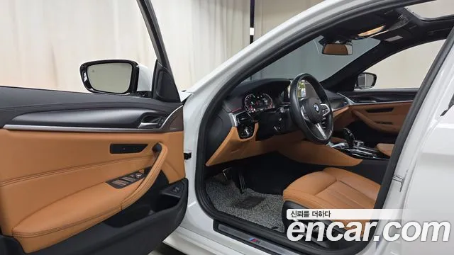 BMW 5 Series G30 — Фото автомобиля 10