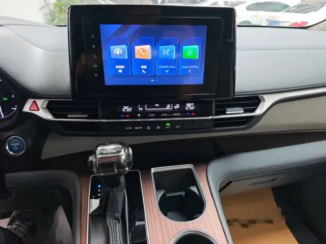 Toyota Sienna — Фото автомобиля 12