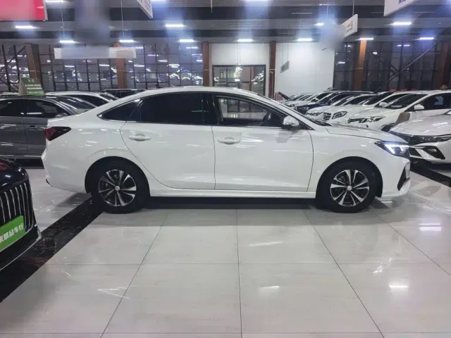 Changan Eado — Фото автомобиля 4