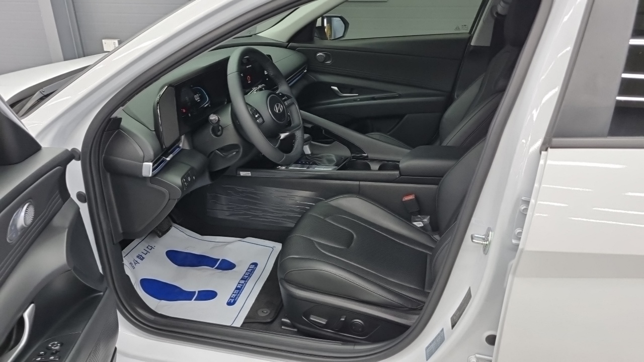 Hyundai Avante CN7 — Фото автомобиля 10