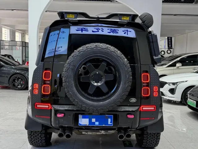 Land Rover Land Rover Defender 2023 Facelift 110 3.0T P400 Dark Special Edition — Фото автомобиля 3