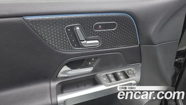 Mercedes-Benz GLB-Class — Фото автомобиля 25