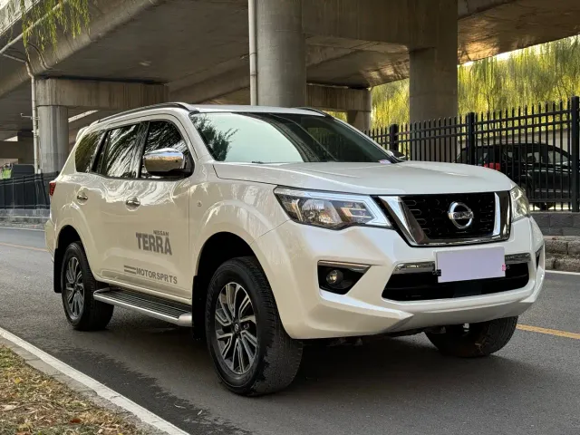 Nissan Terra — Фото автомобиля 3