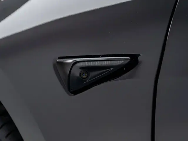 Tesla Model 3 — Фото автомобиля 14