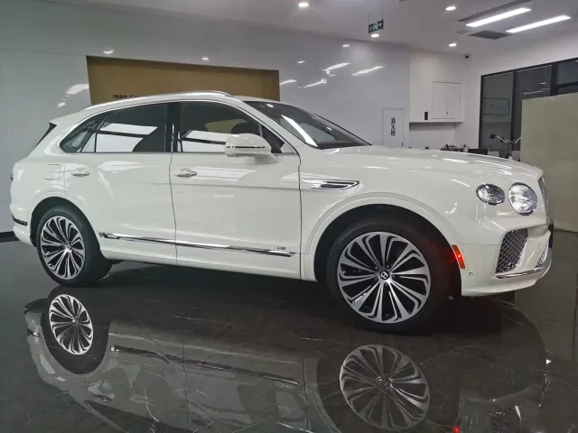 Bentley Bentayga — Фото автомобиля 4