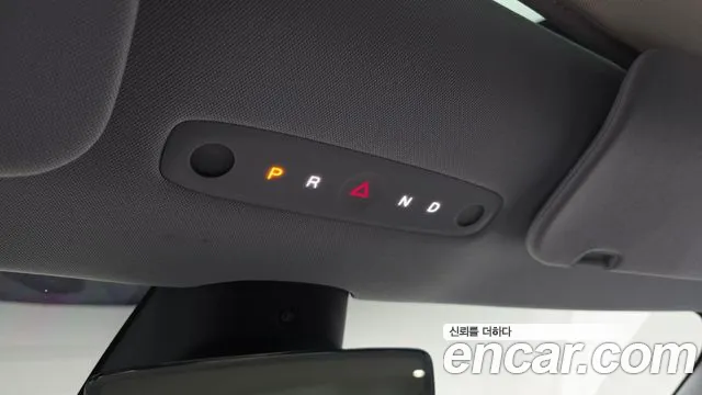 Tesla Model 3 — Фото автомобиля 12