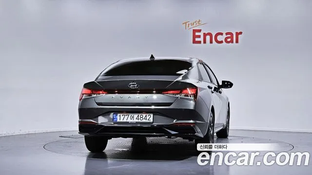 Hyundai AVANTE Avante (CN7) — Фото автомобиля 4
