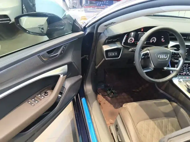 Audi A7L — Фото автомобиля 15