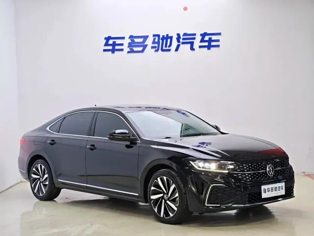 Volkswagen Passat — Фото автомобиля 3