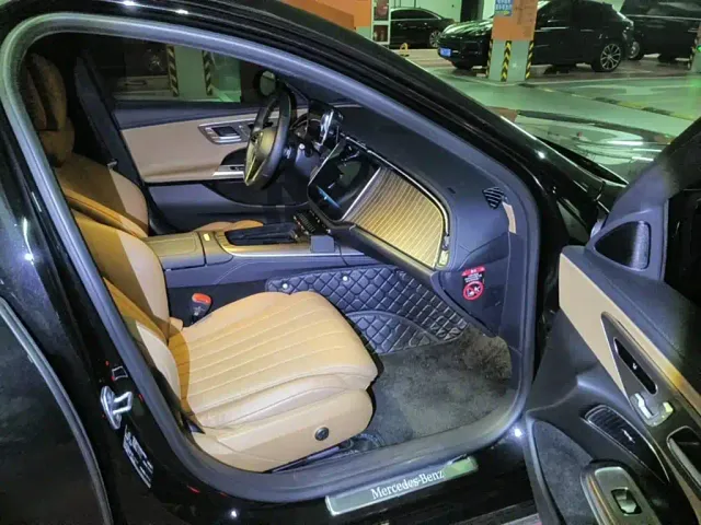 Mercedes-Benz E-Class — Фото автомобиля 12