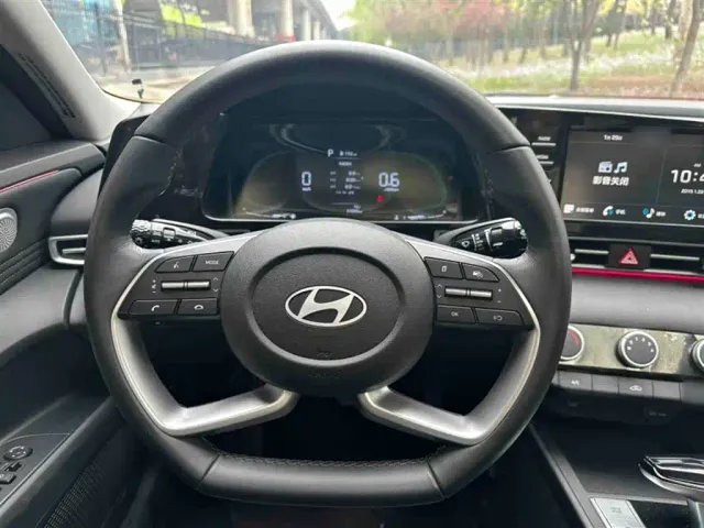 Hyundai Elantra — Фото автомобиля 2