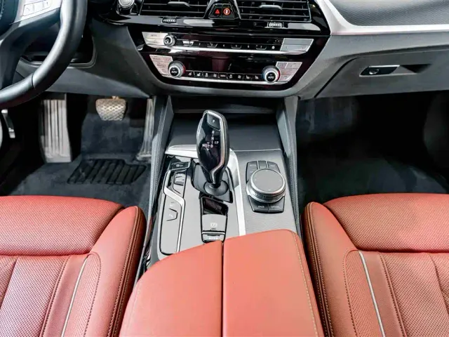BMW 5 Series — Фото автомобиля 12