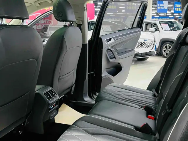 Volkswagen Tiguan L — Фото автомобиля 7