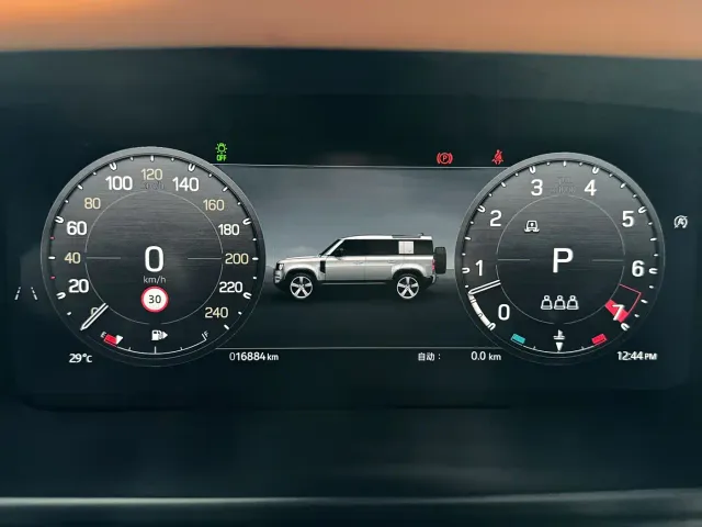 Land Rover Defender — Фото автомобиля 16