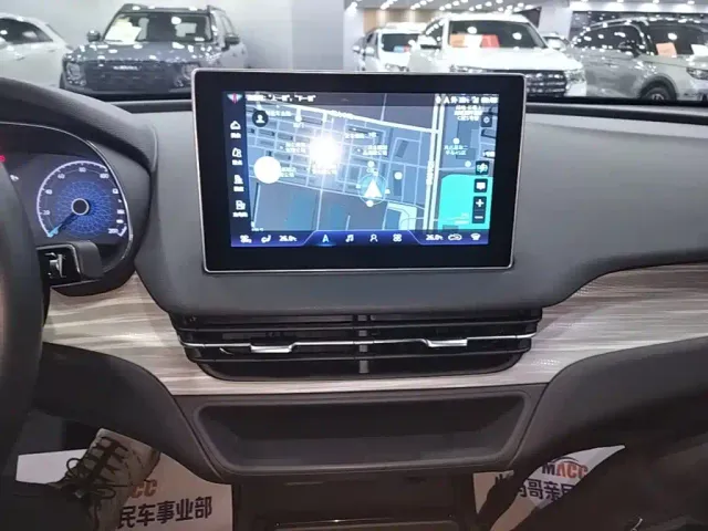 Hongqi E-QM5 — Фото автомобиля 8