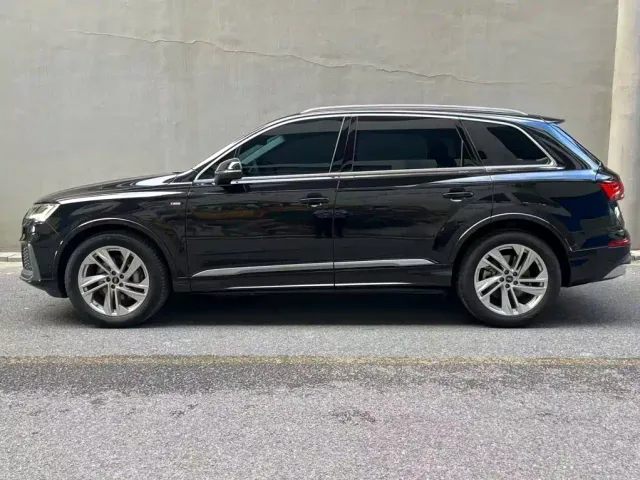 Audi Q7 — Фото автомобиля 3