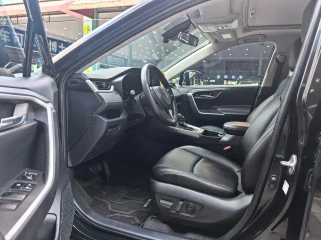 Toyota RAV4 — Фото автомобиля 6