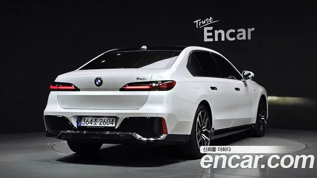 BMW 7-Series 7 серия (G70) 740i sDrive M Sport — Фото автомобиля 2