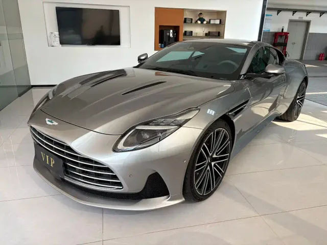 Фотография автомобиля — Aston Martin DB12