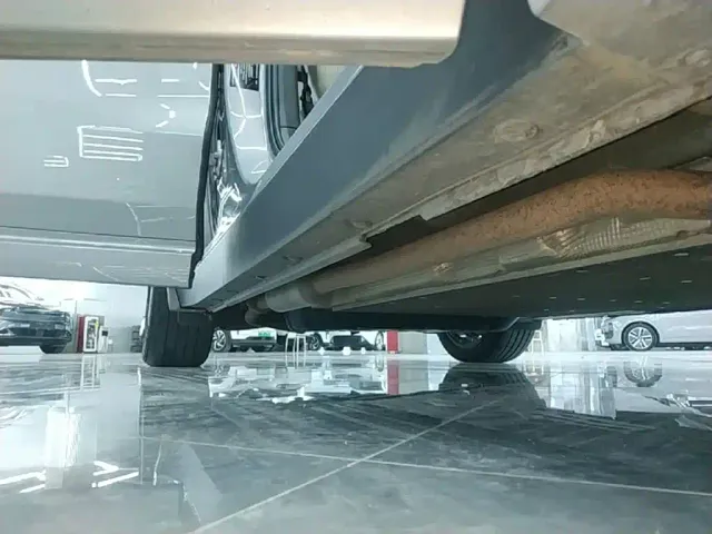 Li Auto L8 — Фото автомобиля 20