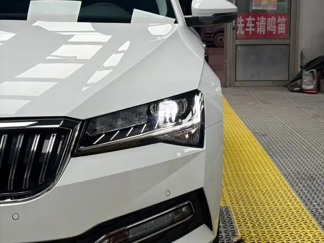 Skoda Superb — Фото автомобиля 7