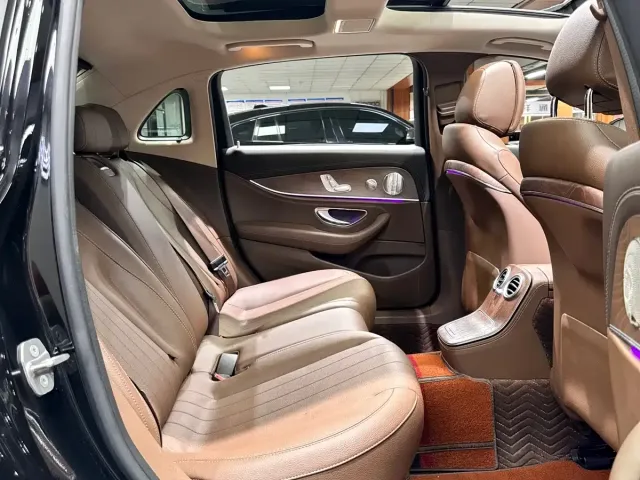Mercedes-Benz E-Class — Фото автомобиля 22