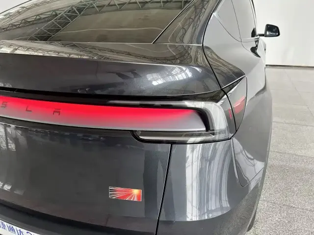 Tesla Model Y — Фото автомобиля 29