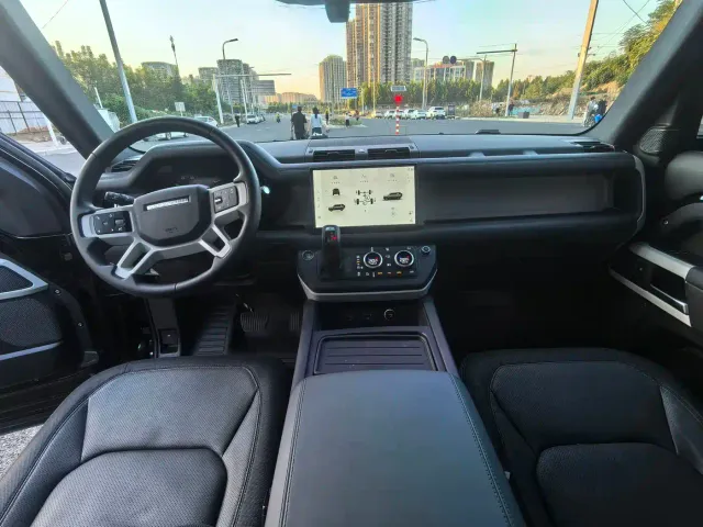 Land Rover Defender — Фото автомобиля 21