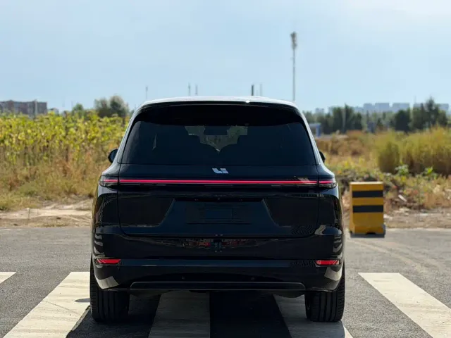 Li Auto L9 — Фото автомобиля 5