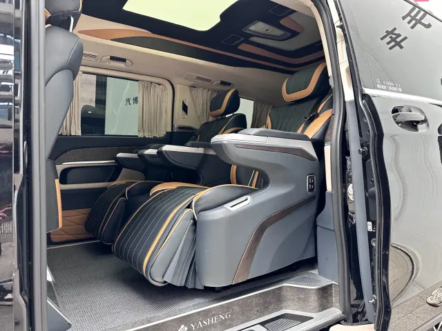 Mercedes-Benz V-Class — Фото автомобиля 12