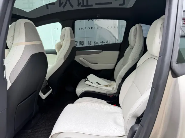 Tesla Model Y L — Фото автомобиля 5