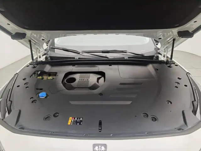 Roewe RX5 — Фото автомобиля 6