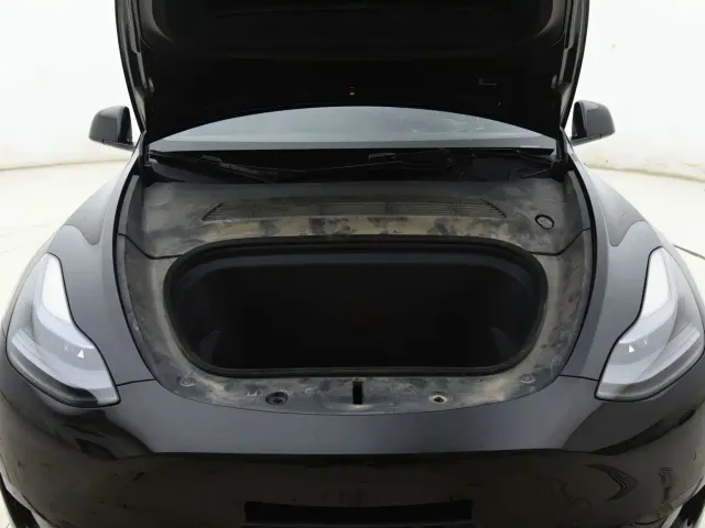 Tesla Model Y — Фото автомобиля 7