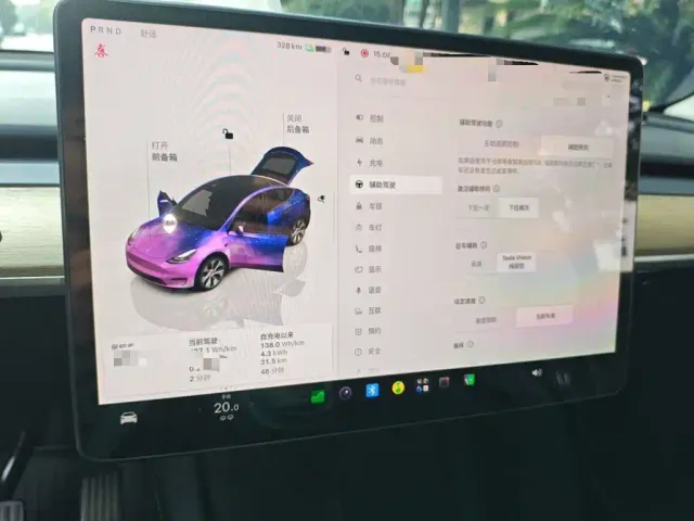 Tesla Model Y — Фото автомобиля 13