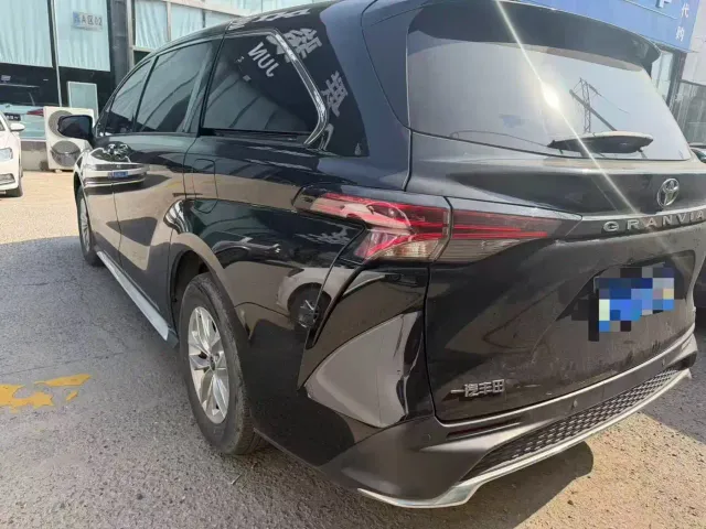 Toyota Granvia — Фото автомобиля 6