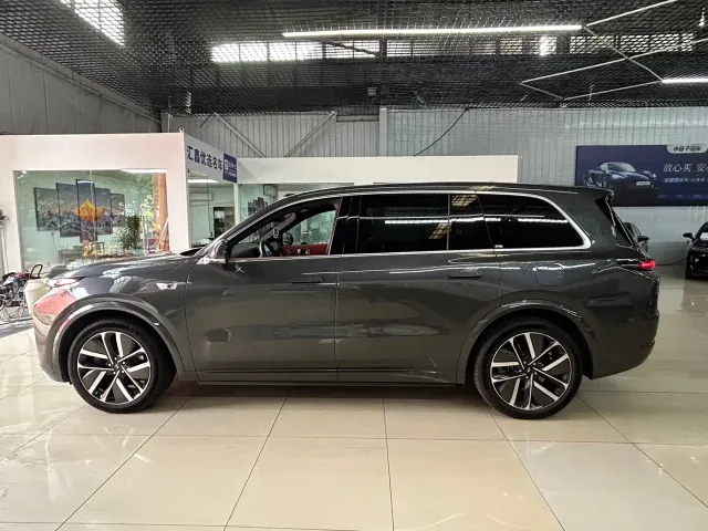 Li Auto L9 — Фото автомобиля 12