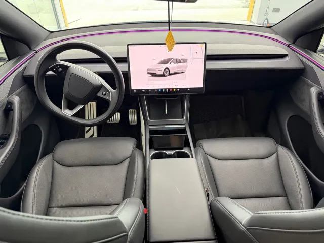 Tesla Model Y L — Фото автомобиля 11