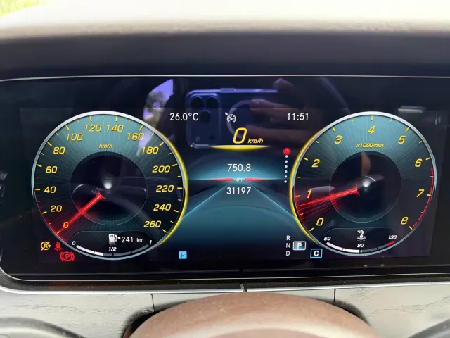 Mercedes-Benz E-Class — Фото автомобиля 7