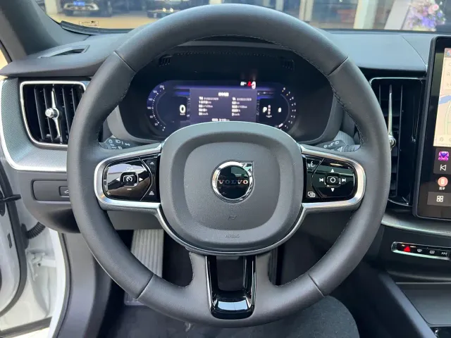 Volvo XC60 — Фото автомобиля 15