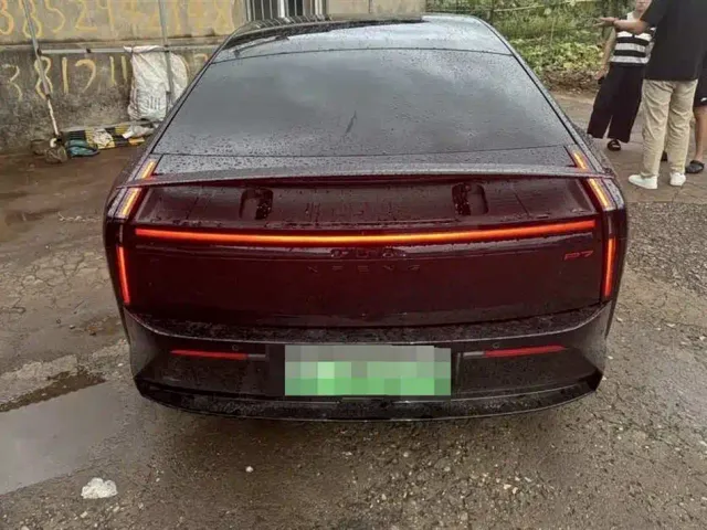 Xpeng P7 — Фото автомобиля 3