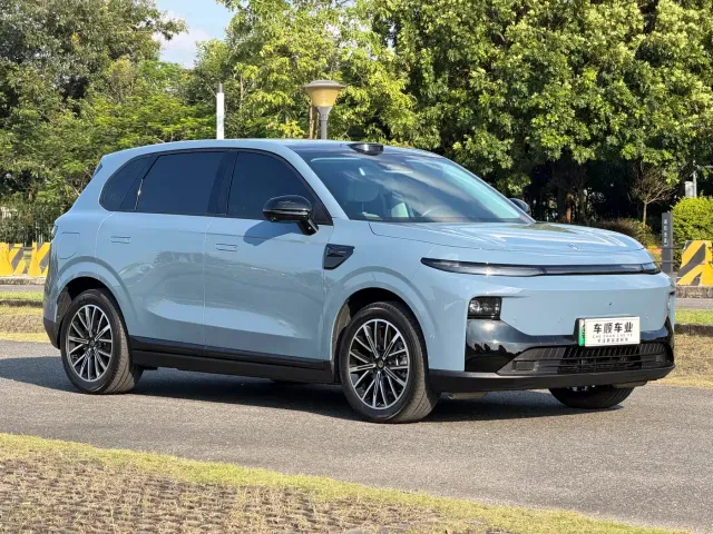 Leapmotor B10 — Фото автомобиля 3