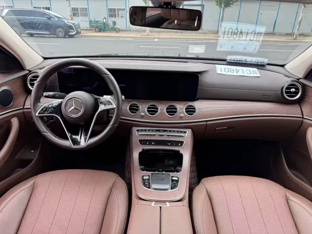 Mercedes-Benz E-Class — Фото автомобиля 7