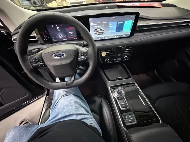Ford Edge — Фото автомобиля 14