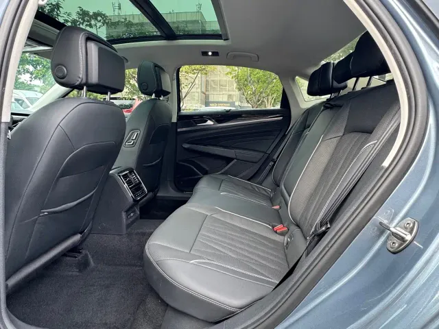 Volkswagen Passat — Фото автомобиля 10